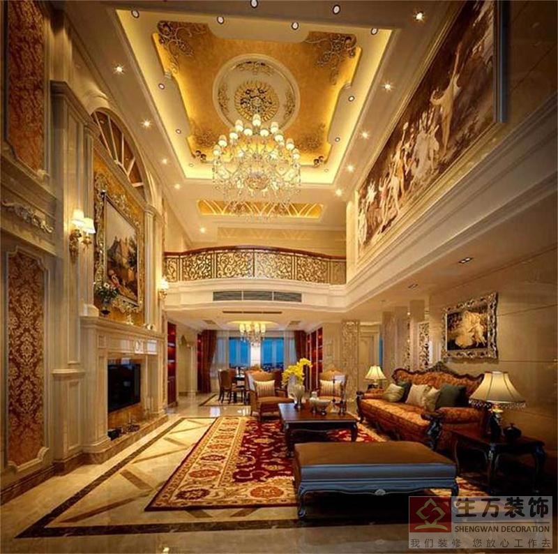 中空客廳，以歐式的裝飾元素，顯得空間更加完美，中空的空間，四周與歐式線條收口，歐式的石膏雕花背景，鐵藝扶手，顯得空間處處都是充滿奢華感。