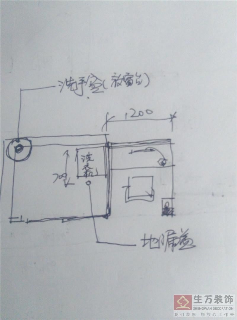 改造后的陽臺擺放的洗衣機，安裝地漏指示圖，洗手盆選用臺上盆安裝在陽臺墻角位置上，節(jié)省陽臺空間。