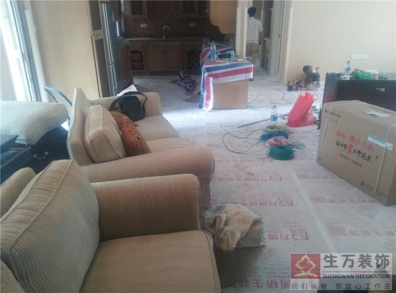 廚柜保護工作，廚房原有十多個天花筒燈，重新改裝一個LED 300*600的天花防水防潮LED燈具。
