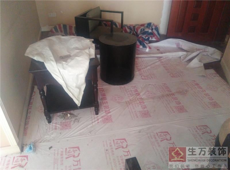 玄關保護工作，玄關重新更換304全新品牌不銹鋼內外大門，天花重新更換LED燈具。