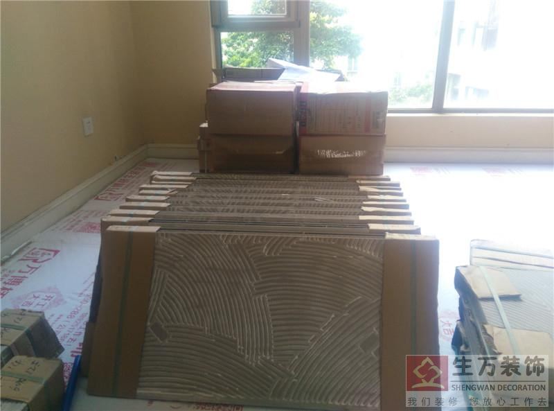 衛生間地面全部鋪貼品牌歐式造型地磚，全部地磚用800*800地磚開鋸成2，鋪貼出來非常大氣。